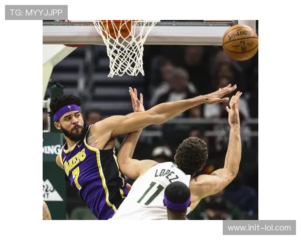 联合主赛现血腥场面:马达莱纳肘击打开马哈切夫眉骨 联合主赛现血腥场面:马达莱纳肘击打开马哈切夫眉骨