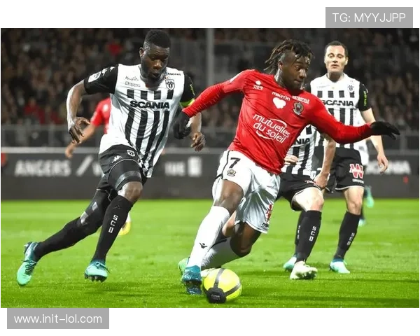 洛里昂对阵昂热：两队积分相近，主场优势或成关键因素